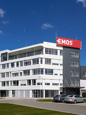 EMOS, almacén, centro de envío, electrónica, enchufe múltiple, proveedor, fabricante, UE y Europa.