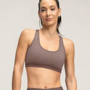 Top deportivo con espalda atlética en material de secado rápido